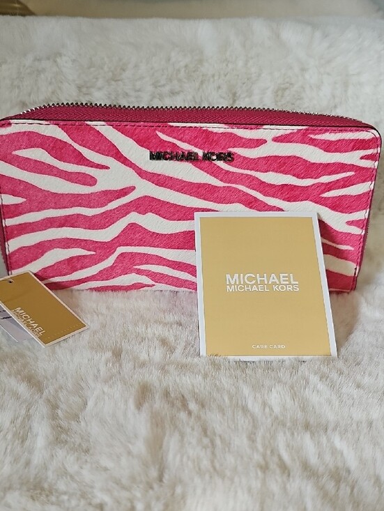Michael Kors Handbags - NEW! Michael Kors Jet Set Continental Wallet